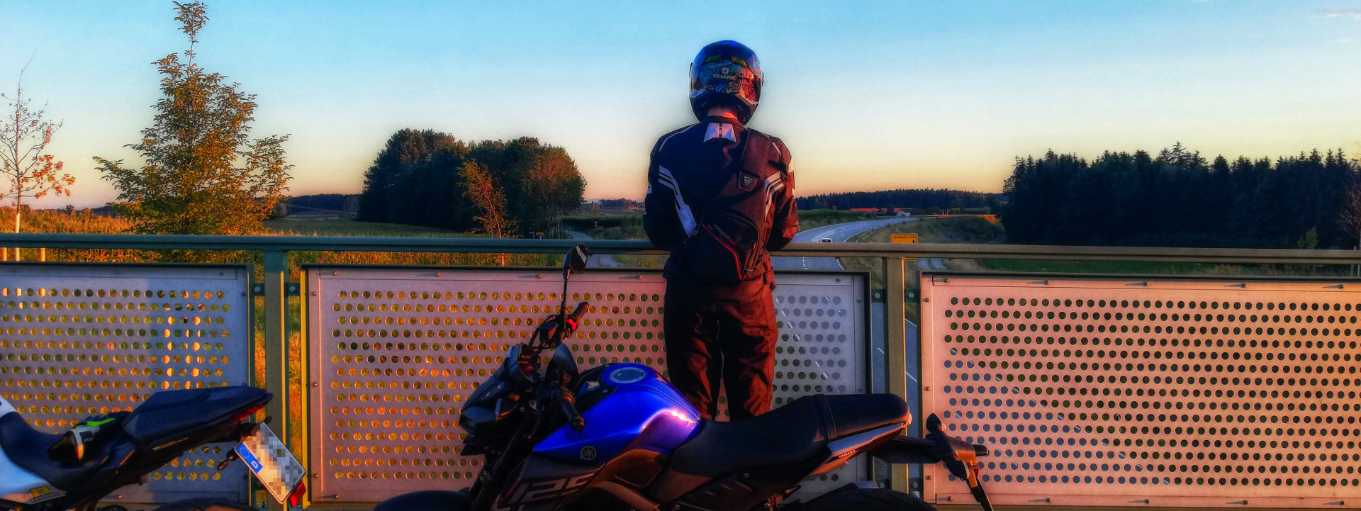 Yamaha MT125 und MT-07 zusammen auf Tour - Nähe Godlsham