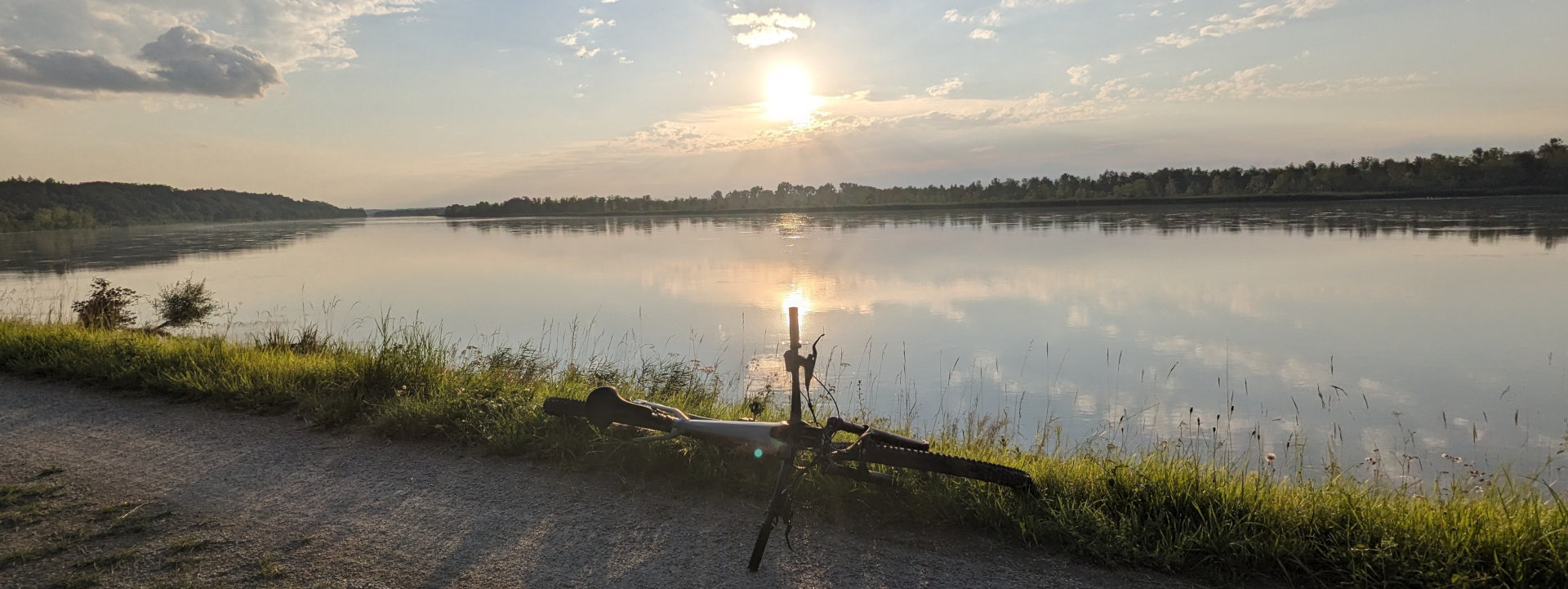 Am Inndamm mit dem Canyon E-MTB