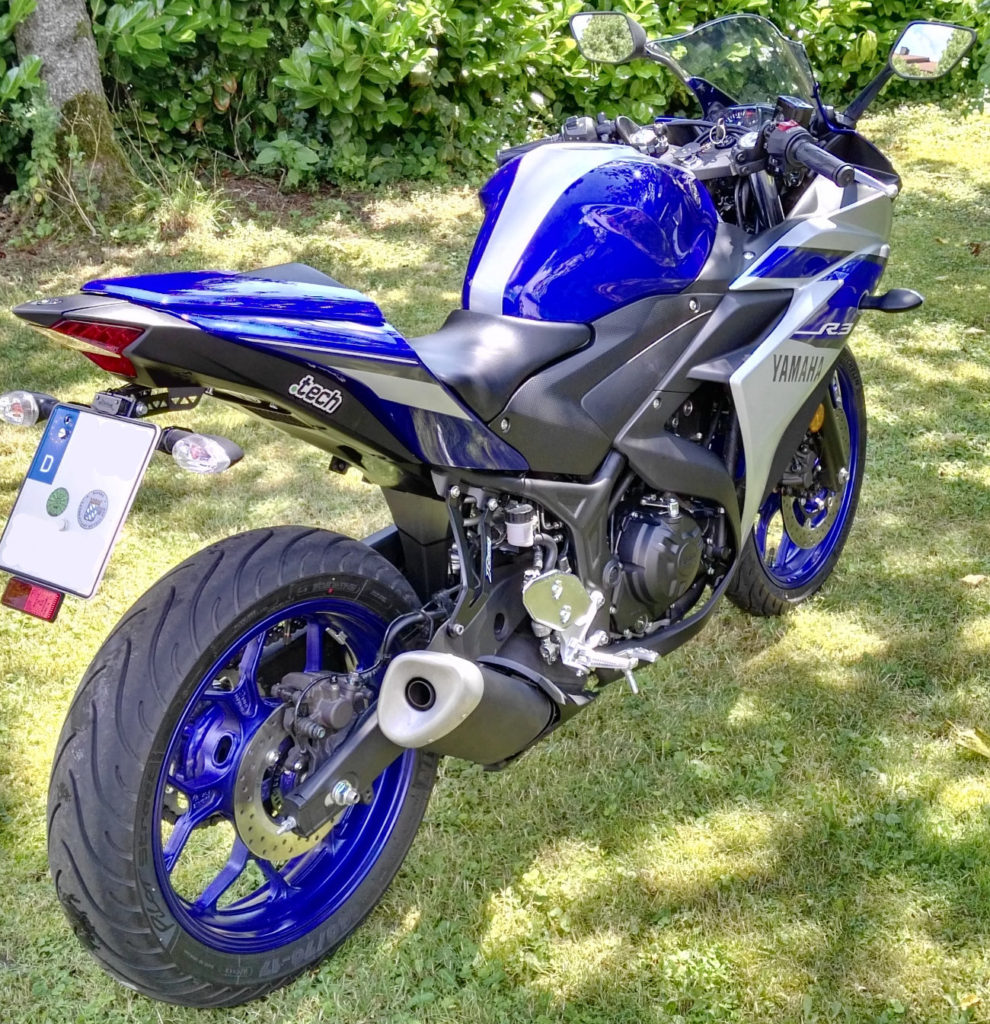 Yamaha YZF-R3 race blue