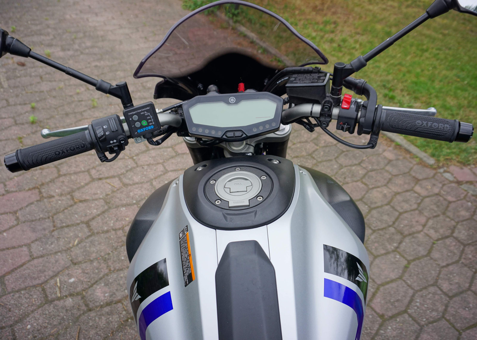 Yamaha MT-07 2016 mit Oxford Premium Sports Heizgriffen