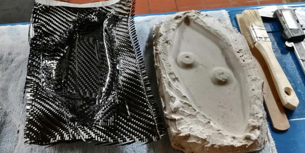 Eigenbau-Fußrastenplatten aus Carbonlaminat