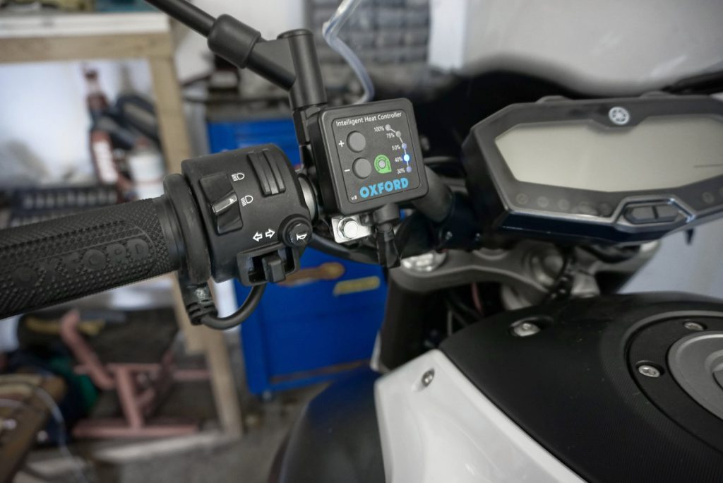 MT-07: Heizgriffe, Bordnetzsteckdose, Nebenverbraucheranschluß