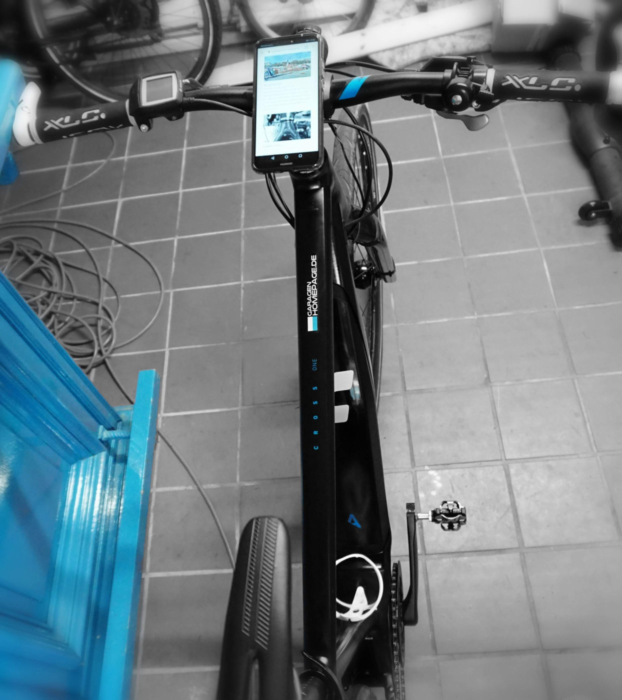 SP Connect Gabelschaft-Smartphone Lenkerhalter am Crossrad-Pedelec