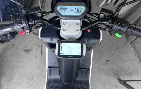 Tomtom Rider Navi, Smartphonehalterung, Lenkereinstellung beim NIU E-Roller
