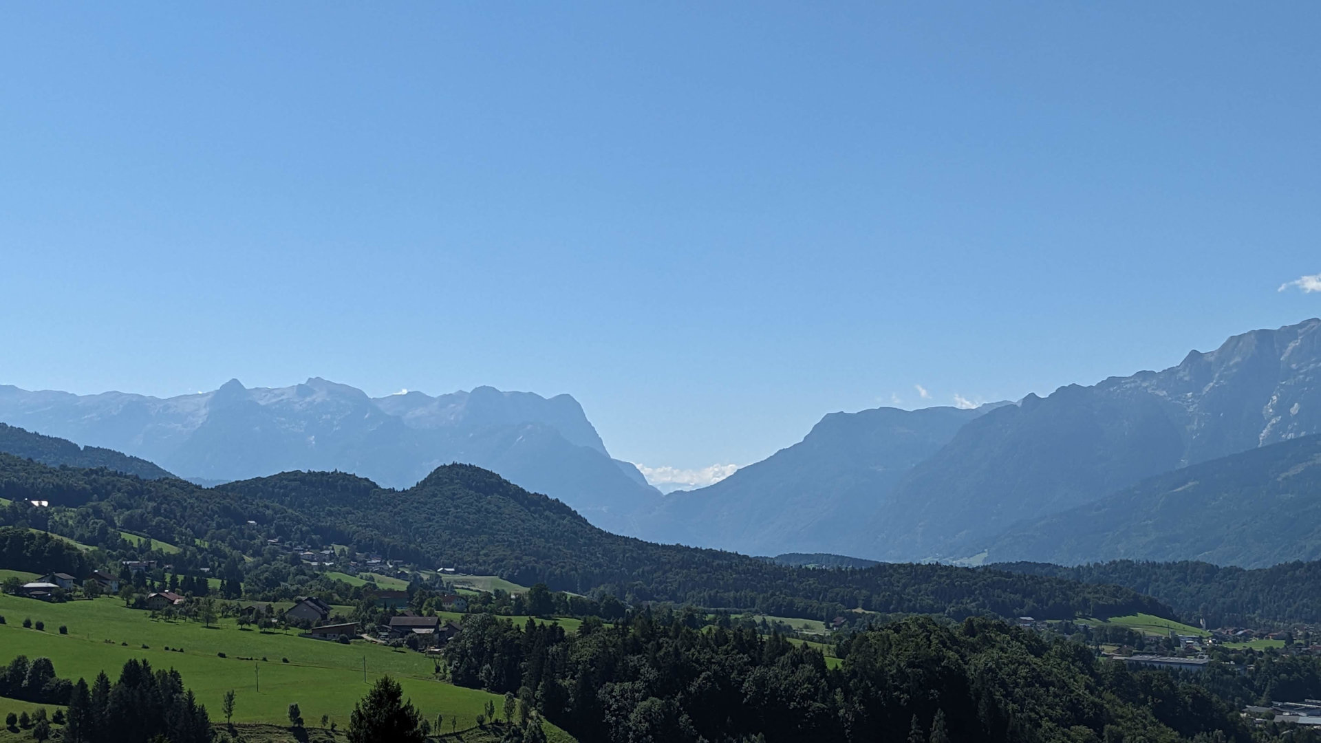 Blick auf das Tennengebirge links im Bild