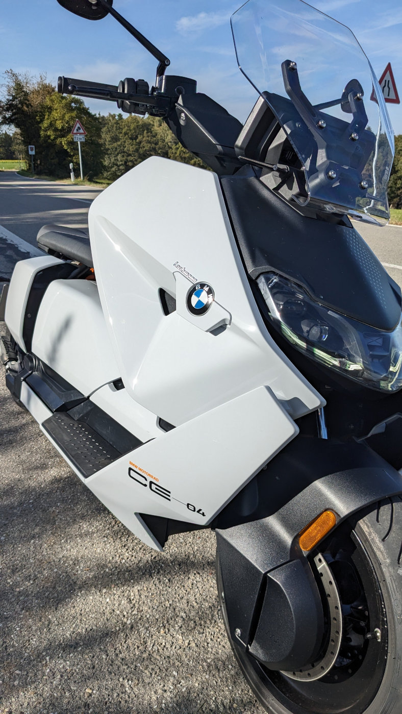 BMW CE 04 Elektroroller bei der Abholung vom 20.000er Kundendienst