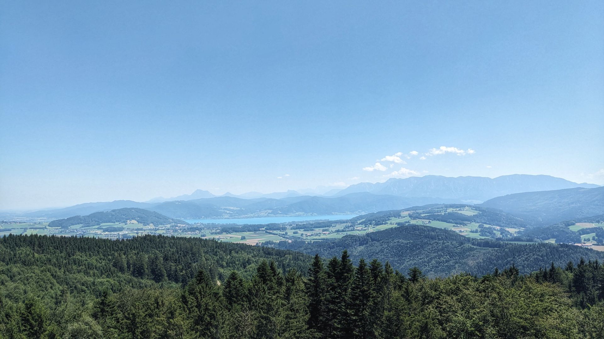 Aussicht vom Lichtenberg Holzturm am Attersee