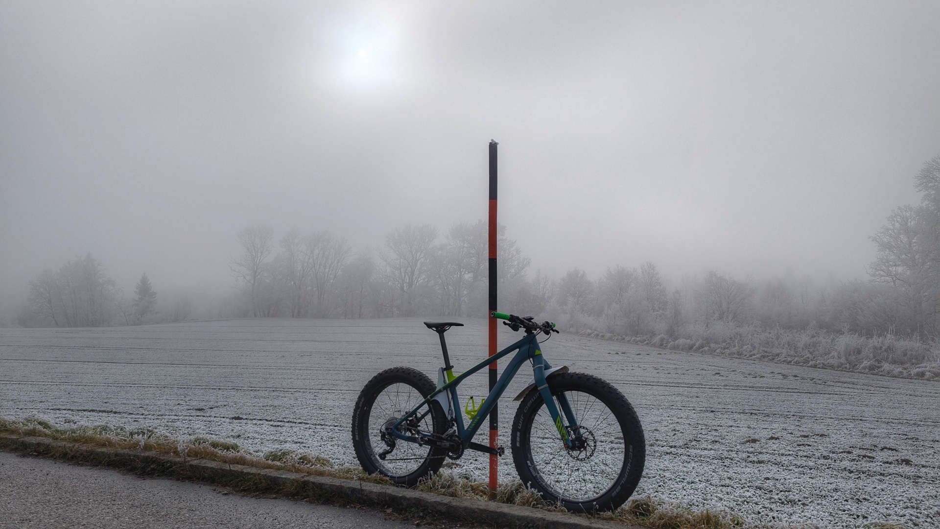 Schellenbergauffahrt mit dem Canyon Dude Fatbike, Nebel unten, Sonne oben