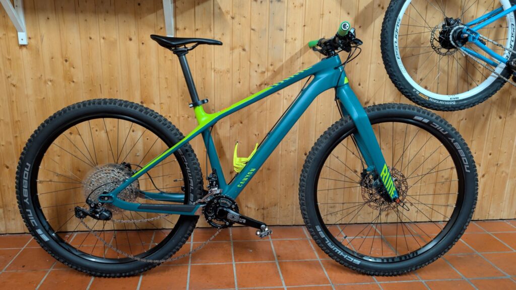 Canyon Dude Fatbike mit provisorisch eingesetztem normalen MTB Radsatz