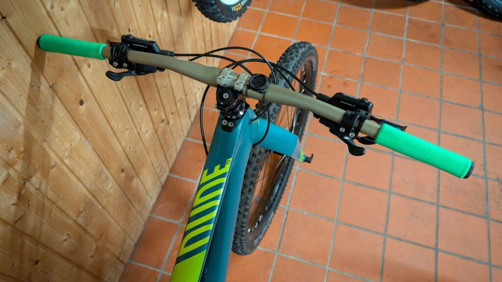 Canyon Dude Fatbike mit provisorisch eingesetztem normalen MTB Radsatz