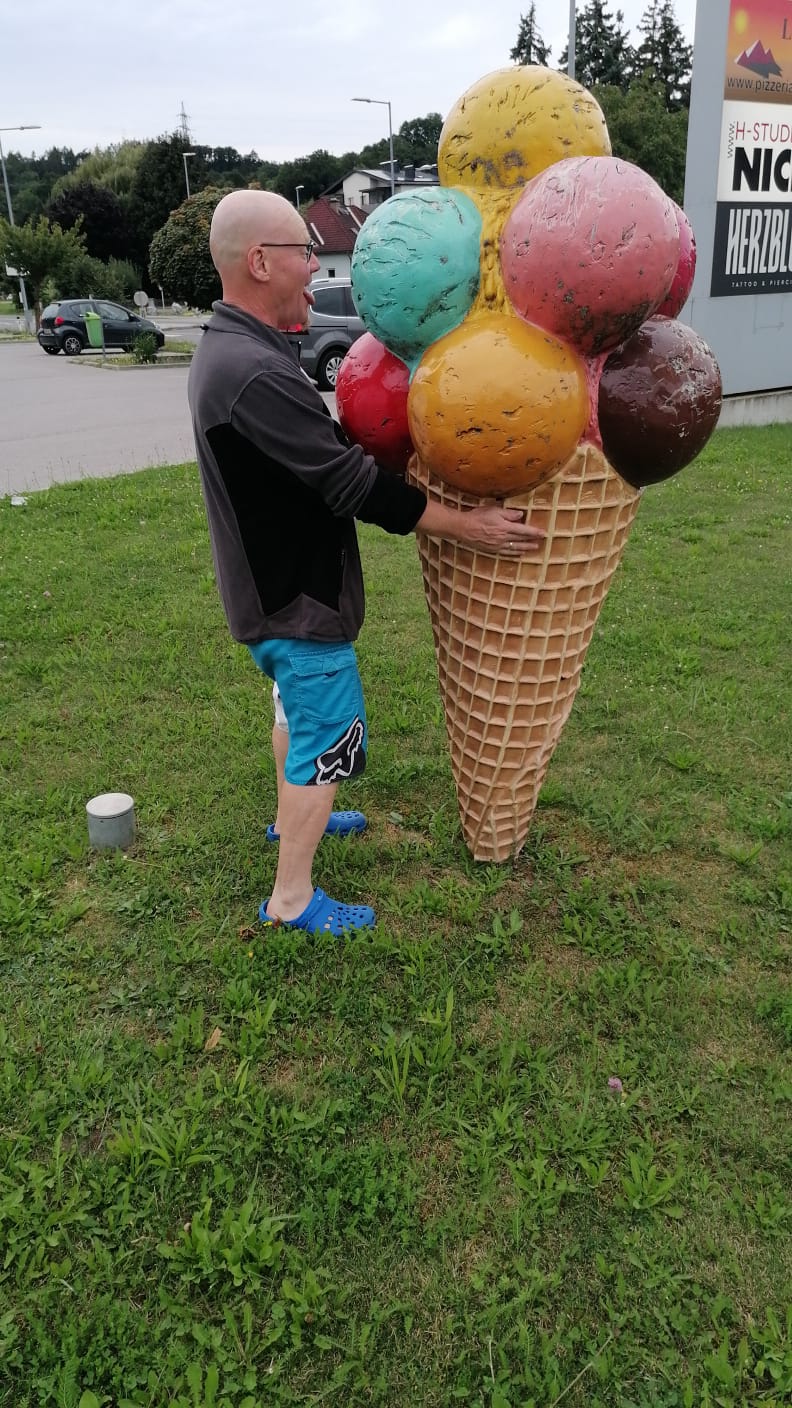 Eis essen in Pöchlarn